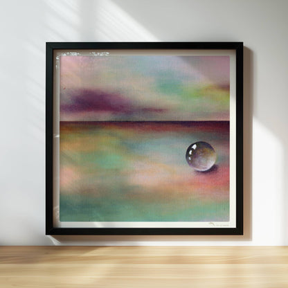 Kugel auf regenbogenfarbener Landschaft mit entferntem Horizont.. Rahmen schwarz 30x30