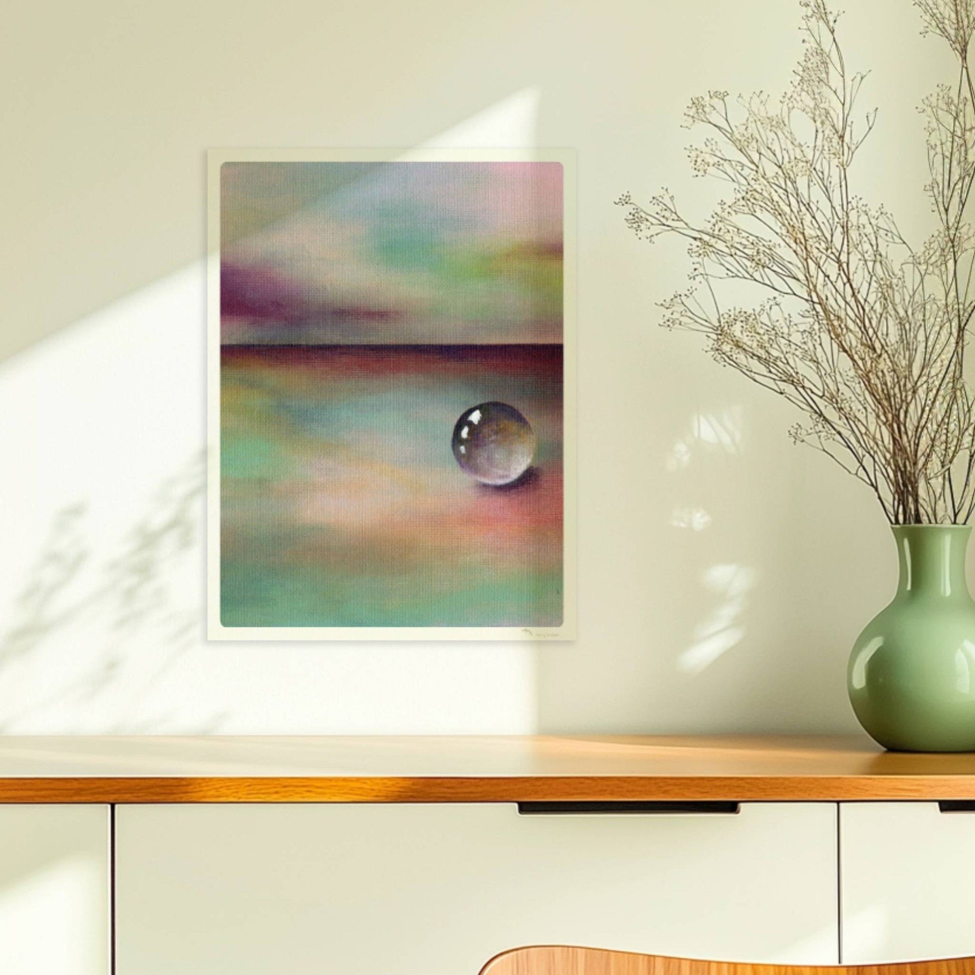 Kugel auf regenbogenfarbener Landschaft mit entferntem Horizont.. Ohne Rahmen 30x40