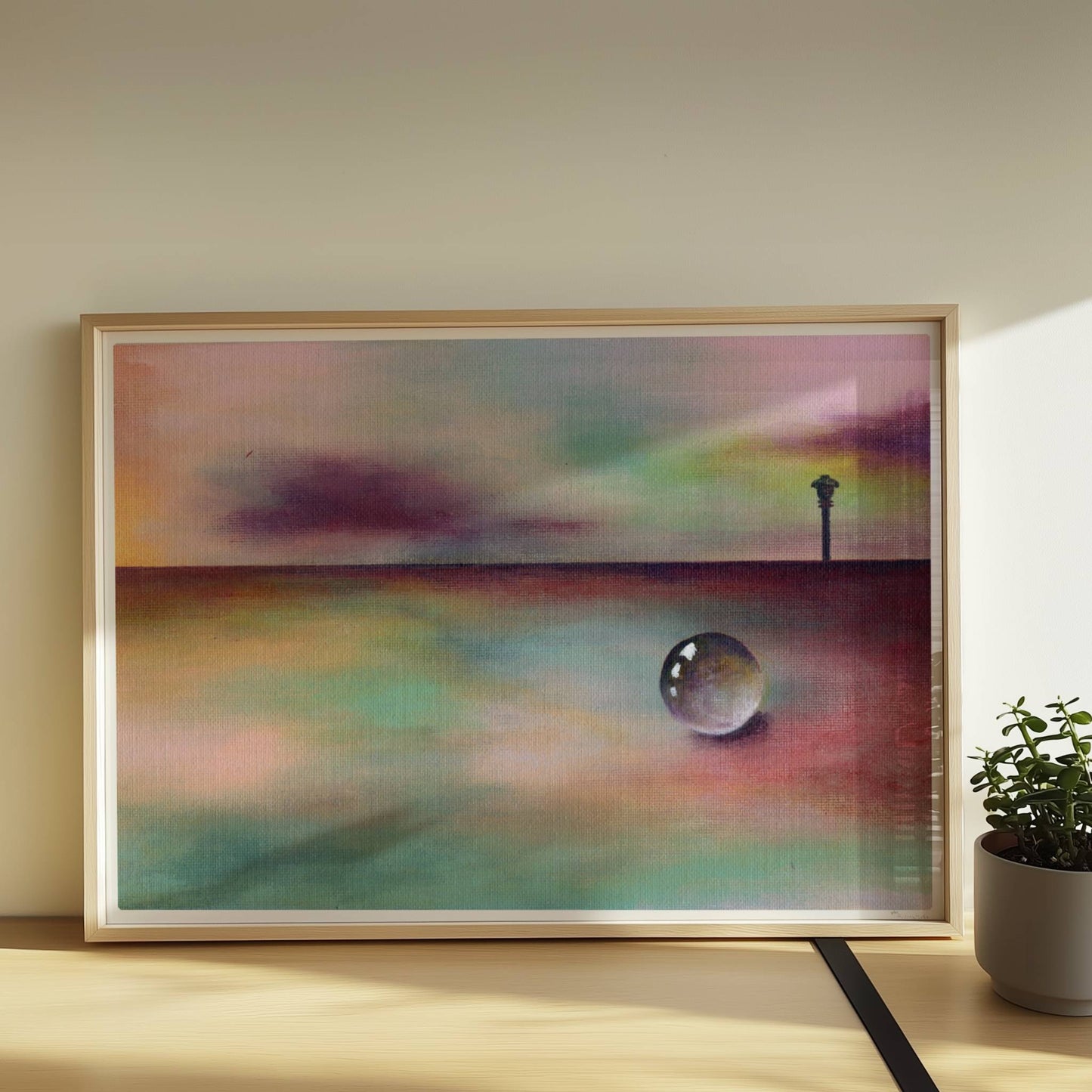 Kugel auf regenbogenfarbener Landschaft mit entferntem Horizont.. Rahmen natur 70x50