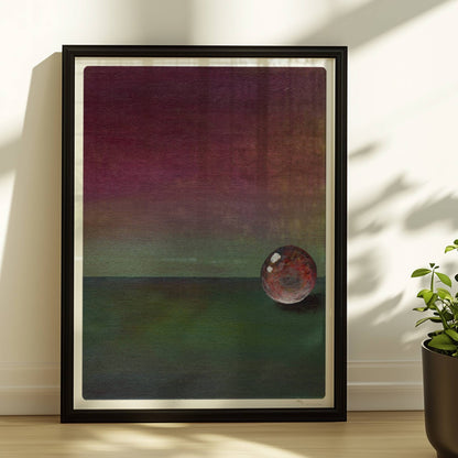 Stimmungsvolle Glaskugel mit Farbverlauf in Grün und Violett.. Rahmen schwarz 30x40