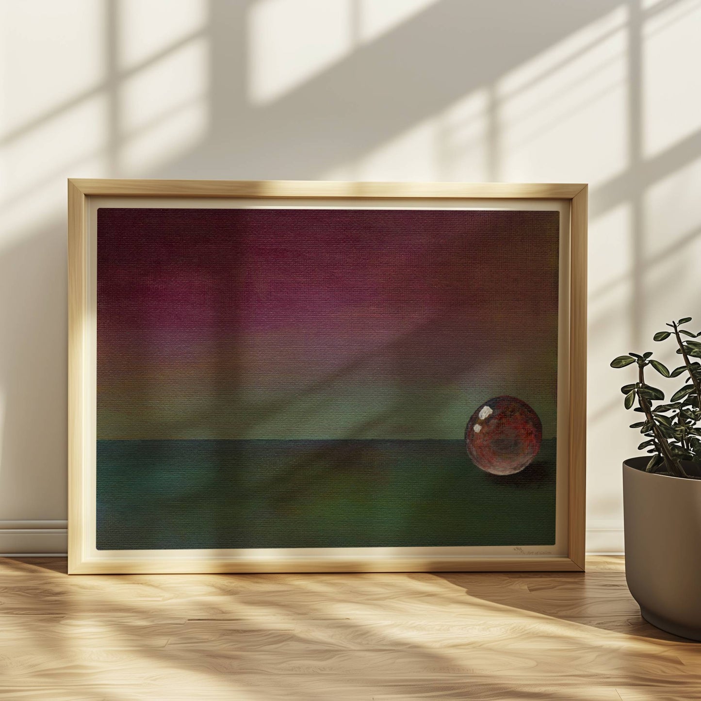 Stimmungsvolle Glaskugel mit Farbverlauf in Grün und Violett.. Rahmen natur 40x30