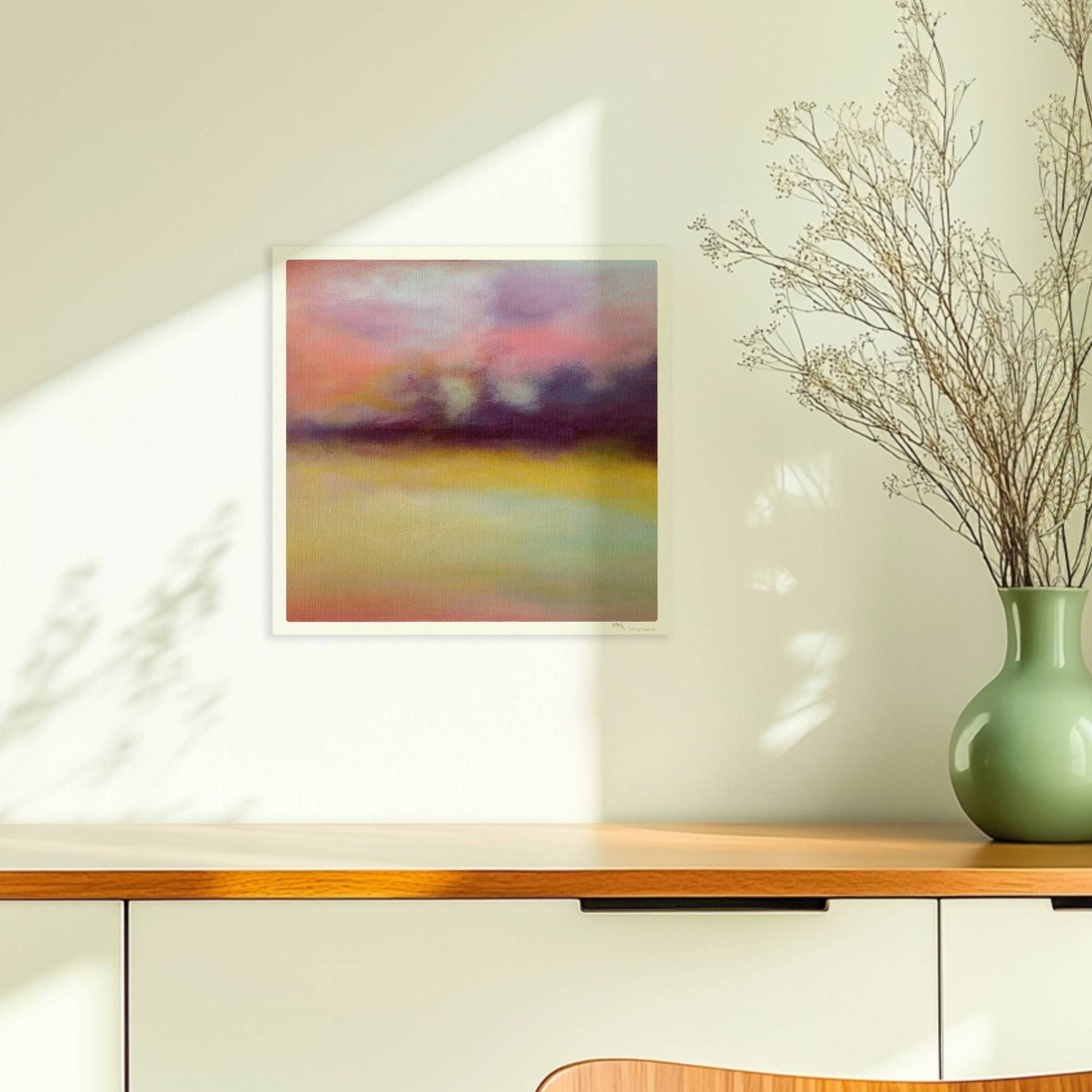 Abstrakte Wolkenformationen mit weichen Farbverläufen in Violett, Rosa und Gelb.. Ohne Rahmen 30x30