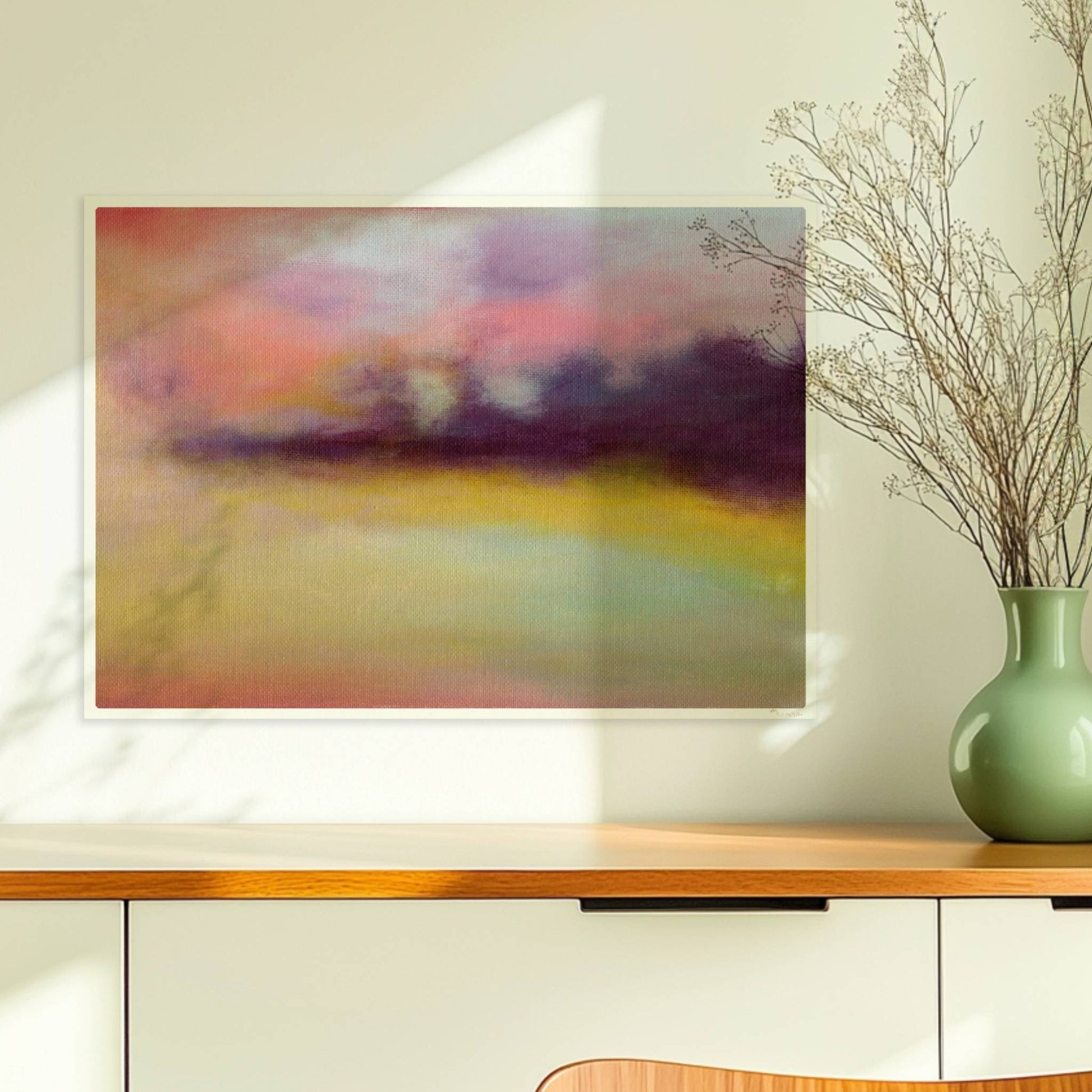 Abstrakte Wolkenformationen mit weichen Farbverläufen in Violett, Rosa und Gelb.. Ohne Rahmen 70x50