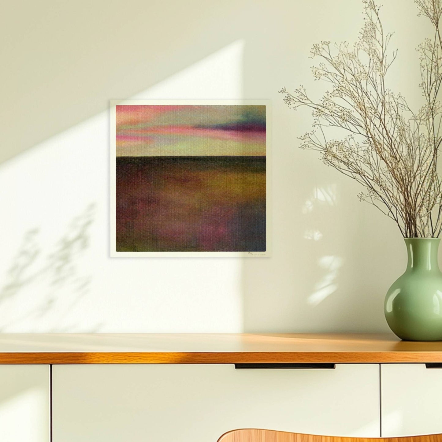 Einzelner goldener Tropfen vor farbigem Wolkenhimmel, surreal.. Ohne Rahmen 30x30