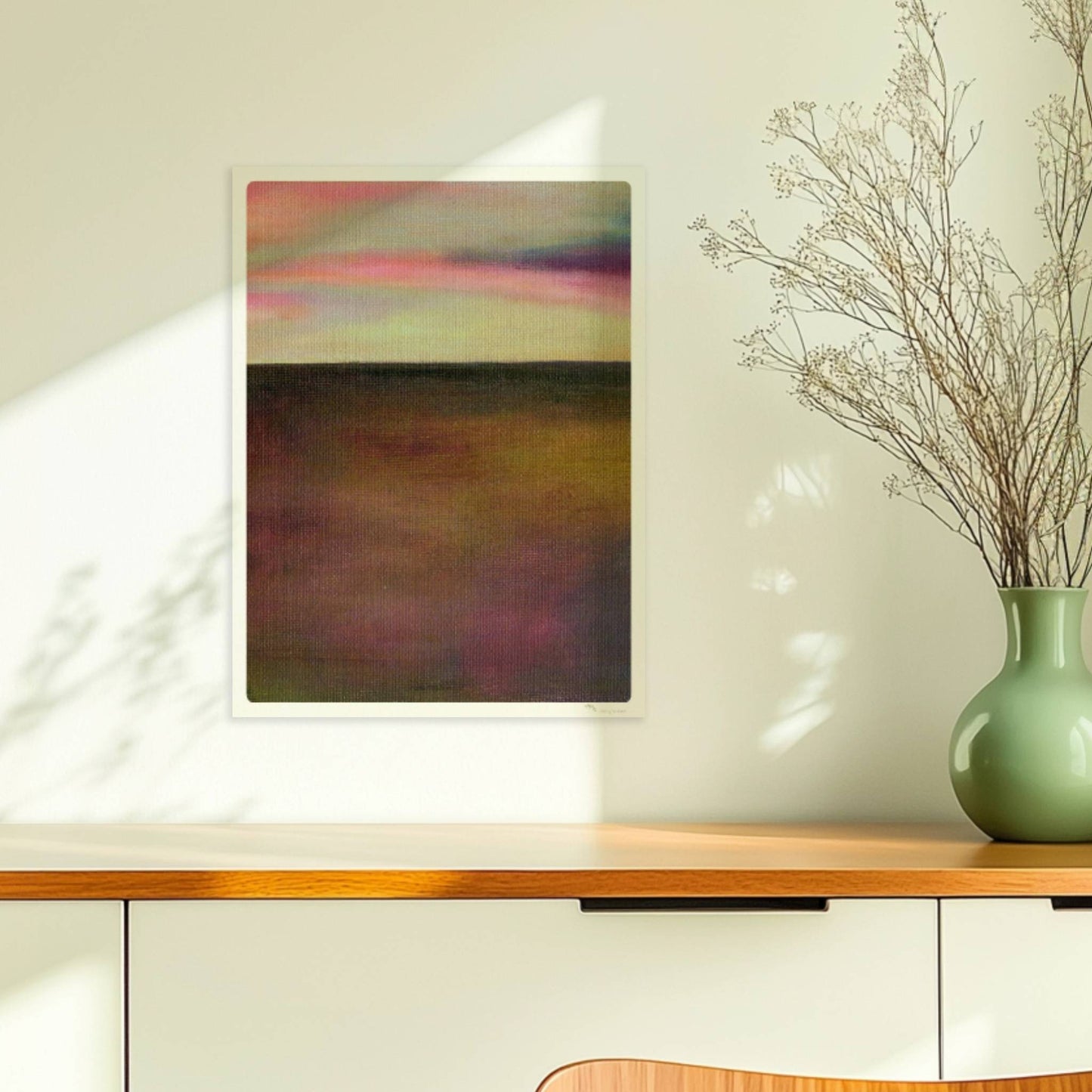 Einzelner goldener Tropfen vor farbigem Wolkenhimmel, surreal.. Ohne Rahmen 30x40
