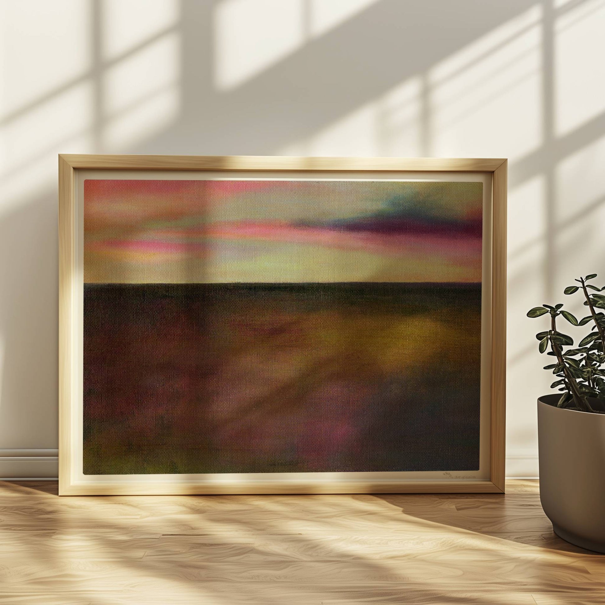 Einzelner goldener Tropfen vor farbigem Wolkenhimmel, surreal.. Rahmen natur 40x30