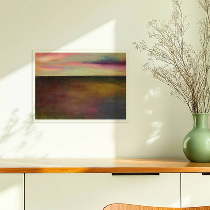Einzelner goldener Tropfen vor farbigem Wolkenhimmel, surreal.. Ohne Rahmen 40x30