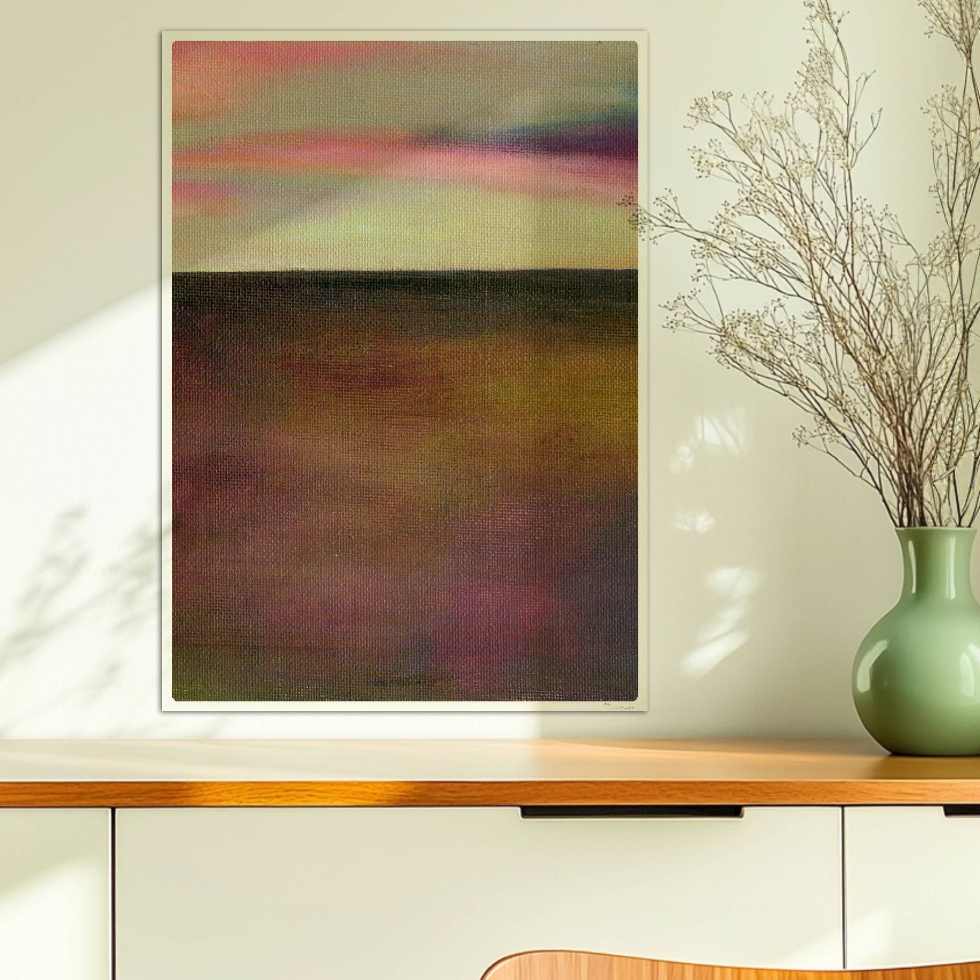 Einzelner goldener Tropfen vor farbigem Wolkenhimmel, surreal.. Ohne Rahmen 50x70