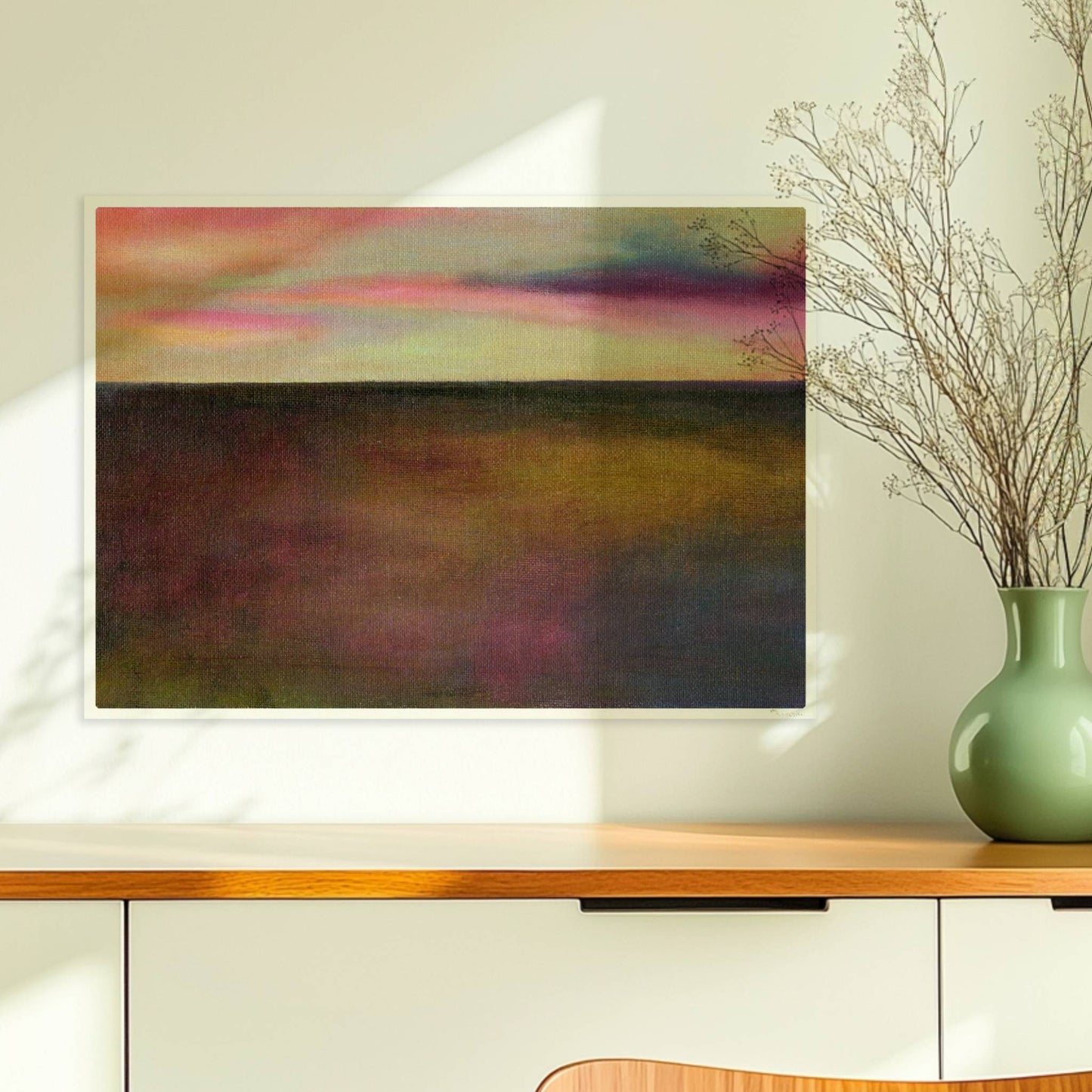 Einzelner goldener Tropfen vor farbigem Wolkenhimmel, surreal.. Ohne Rahmen 70x50