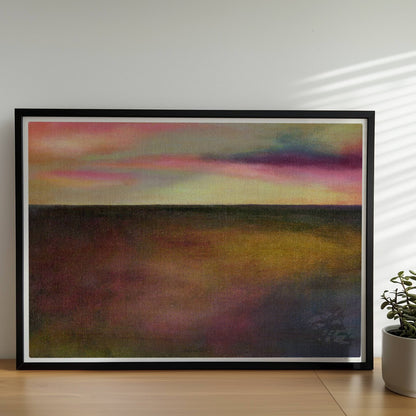 Einzelner goldener Tropfen vor farbigem Wolkenhimmel, surreal.. Rahmen schwarz 70x50
