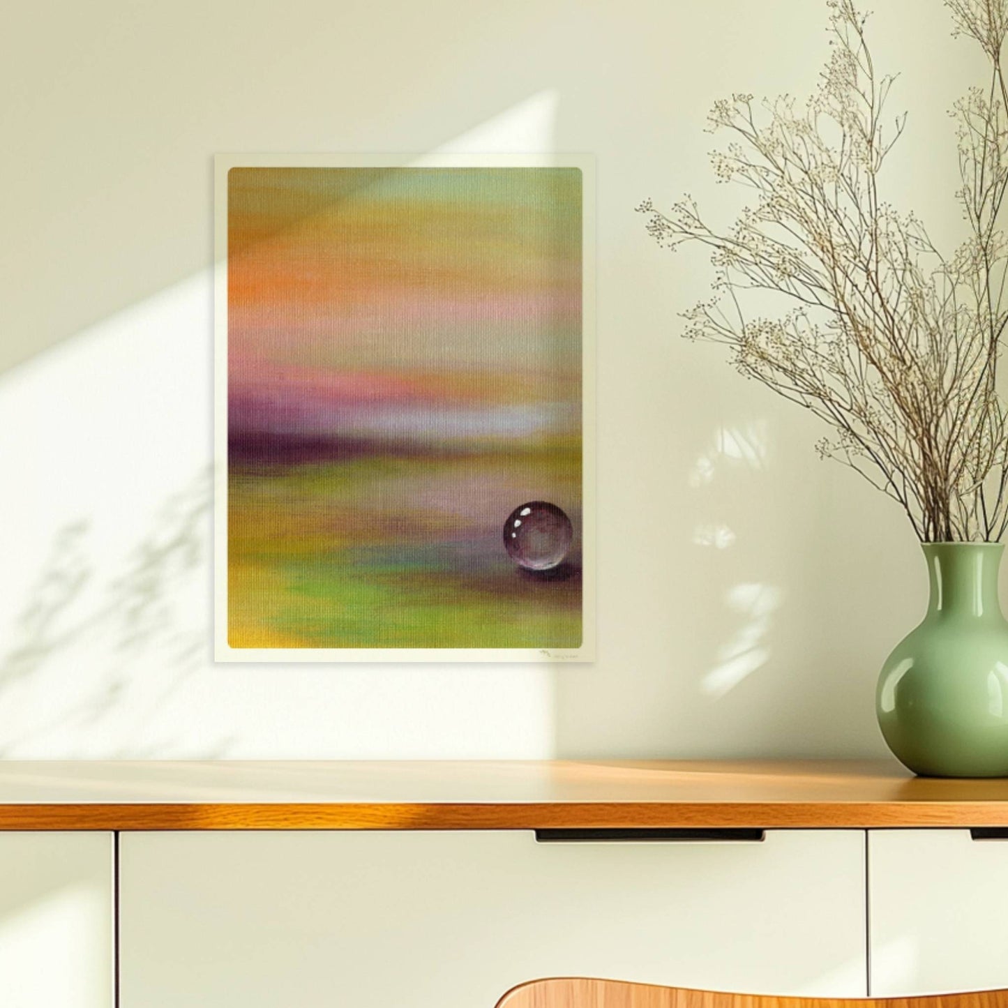 Einzelner Glastropfen in lila-gelber Traumlandschaft, beruhigend.. Ohne Rahmen 30x40