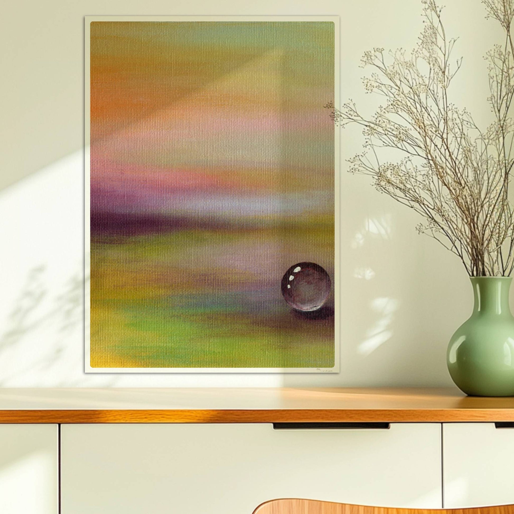 Einzelner Glastropfen in lila-gelber Traumlandschaft, beruhigend.. Ohne Rahmen 50x70