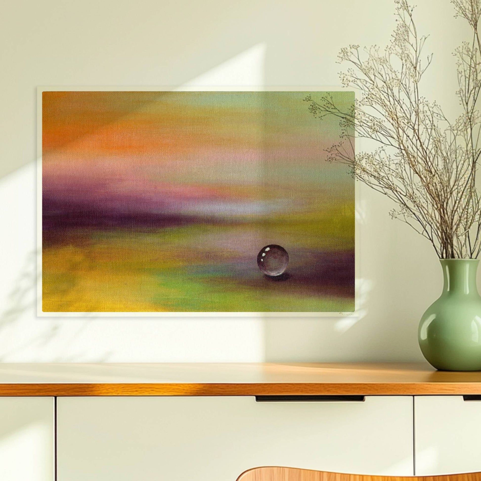 Einzelner Glastropfen in lila-gelber Traumlandschaft, beruhigend.. Ohne Rahmen 70x50
