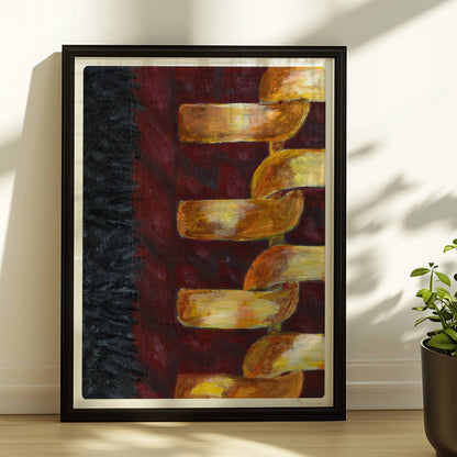 Goldene abstrakte Kette auf rotem Stoffhintergrund – modisch und modern.. Rahmen schwarz 30x40