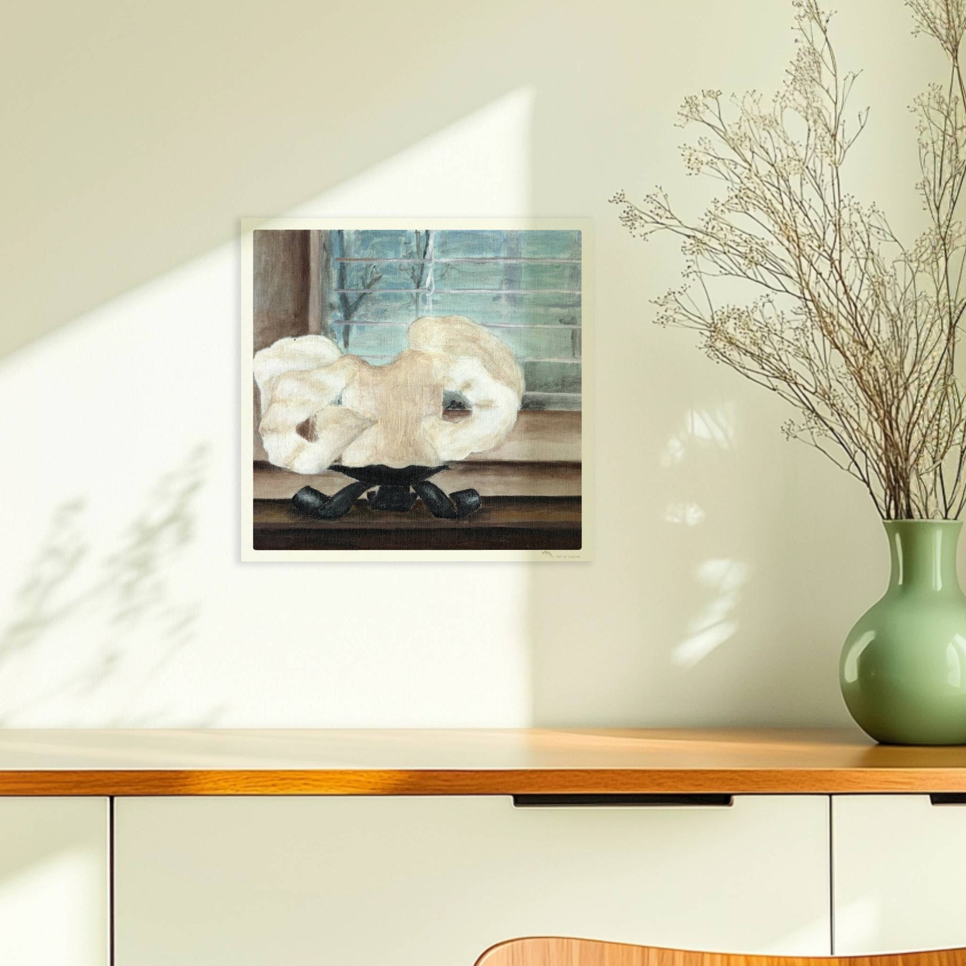 Große geschmolzene Kerze auf Fensterbank – stimmungsvolle Innenkunst.. Ohne Rahmen 30x30