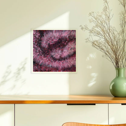 Drappierter pinker Kunstpelz mit goldenem Reißverschluss – abstrakte Struktur und Bewegung.. Ohne Rahmen 30x30