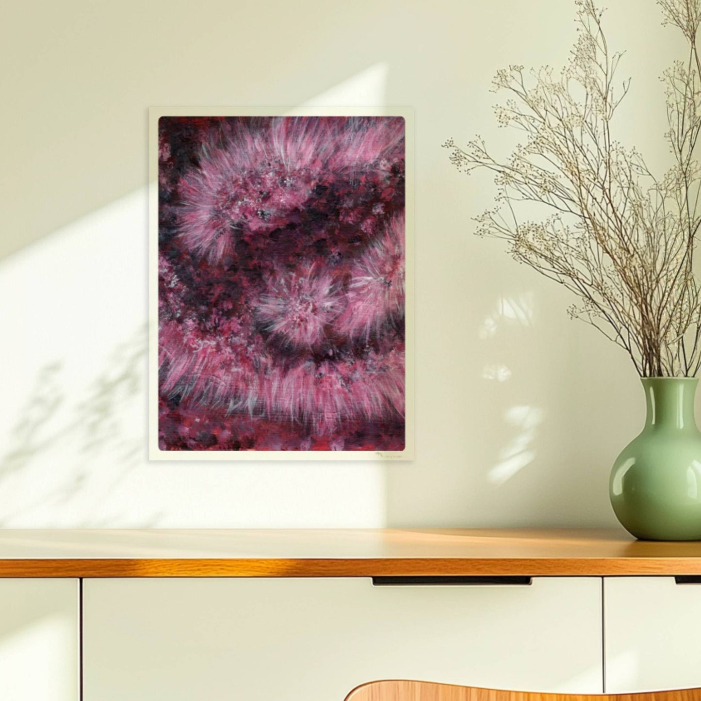 Drappierter pinker Kunstpelz mit goldenem Reißverschluss – abstrakte Struktur und Bewegung.. Ohne Rahmen 30x40