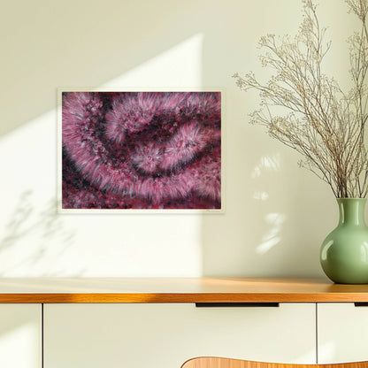 Drappierter pinker Kunstpelz mit goldenem Reißverschluss – abstrakte Struktur und Bewegung.. Ohne Rahmen 40x30