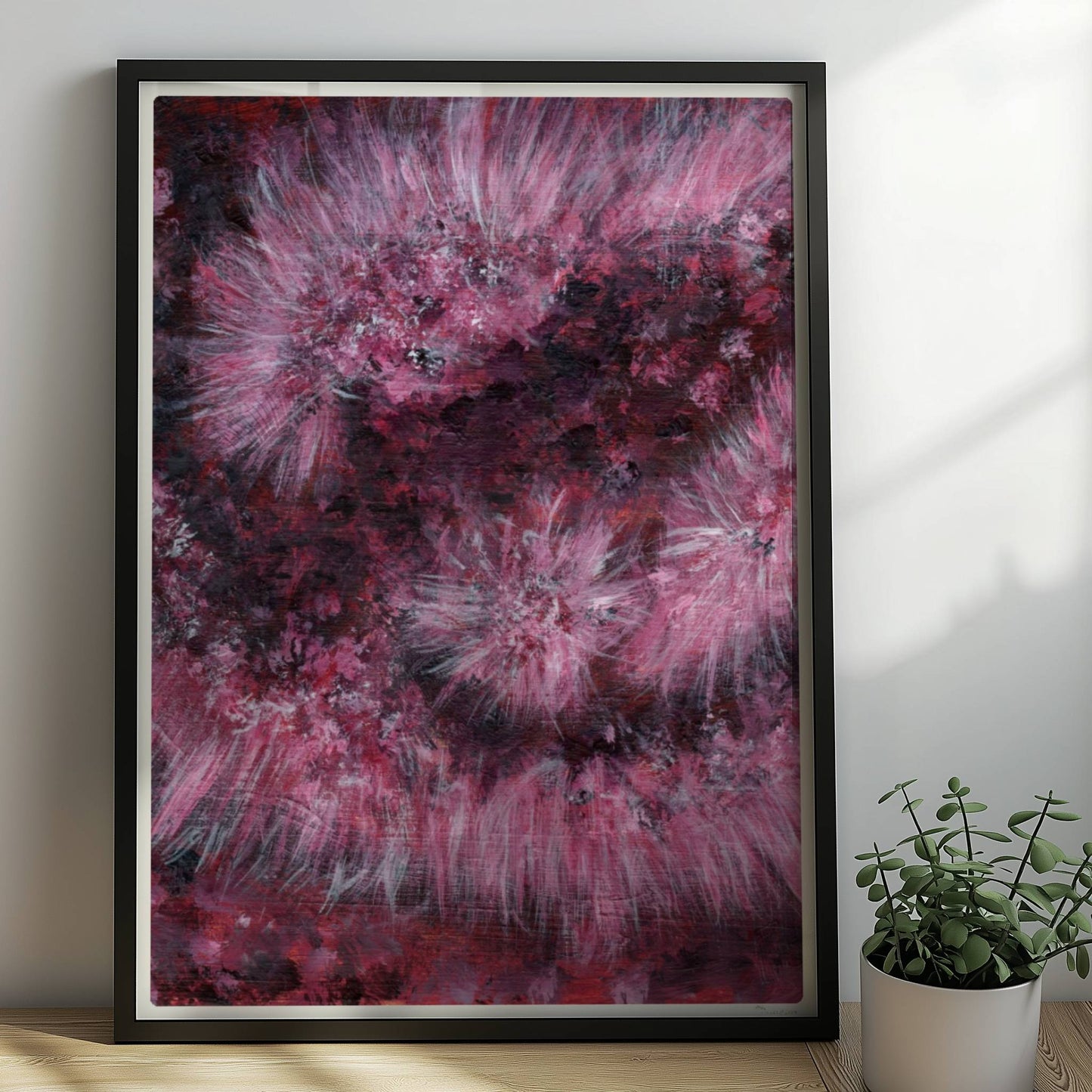 Drappierter pinker Kunstpelz mit goldenem Reißverschluss – abstrakte Struktur und Bewegung.. Rahmen schwarz 50x70