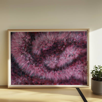 Drappierter pinker Kunstpelz mit goldenem Reißverschluss – abstrakte Struktur und Bewegung.. Rahmen natur 70x50