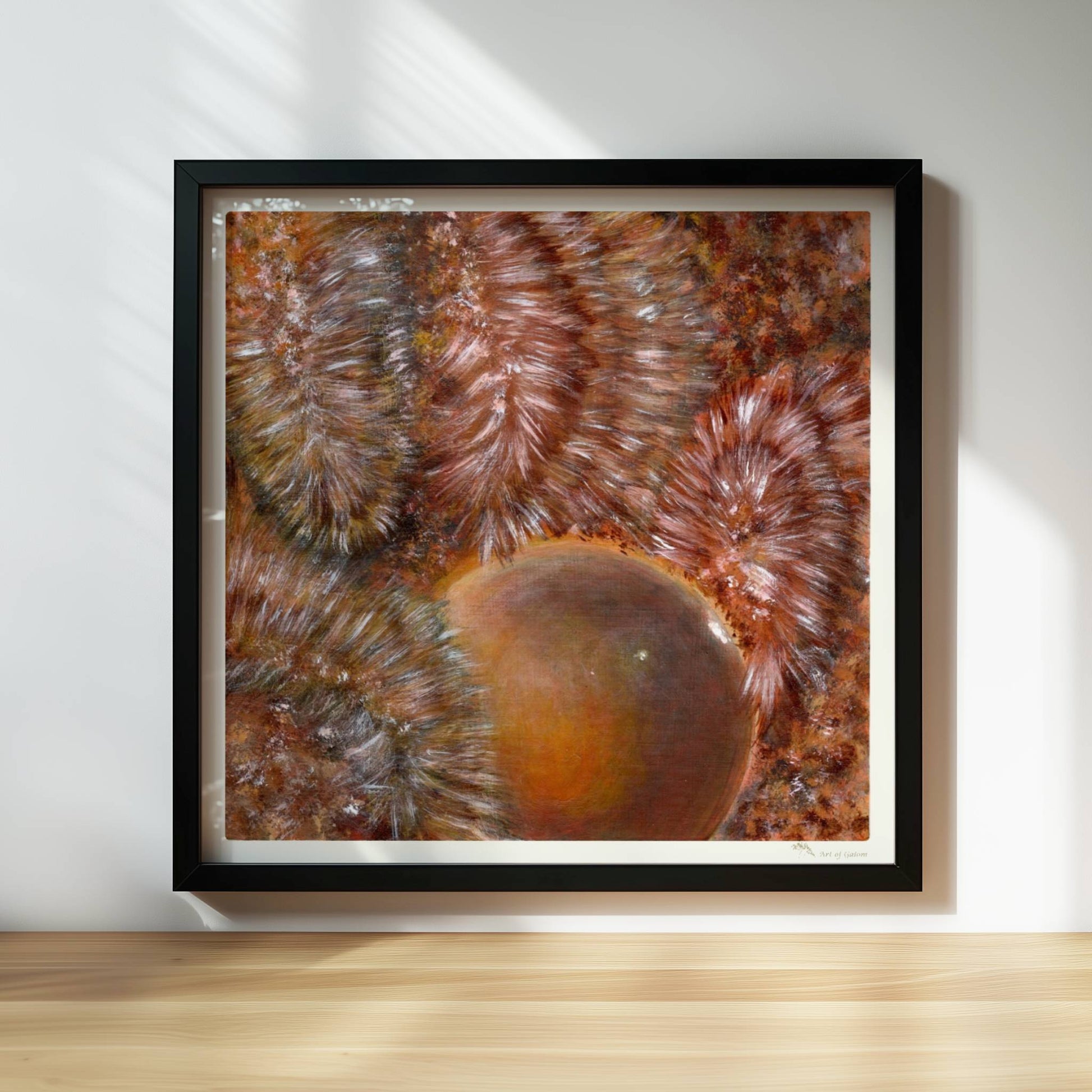 Abstrakte Darstellung von braunem Kunstfell mit dynamischer Kugelform und organischen Texturmustern.. Rahmen schwarz 30x30