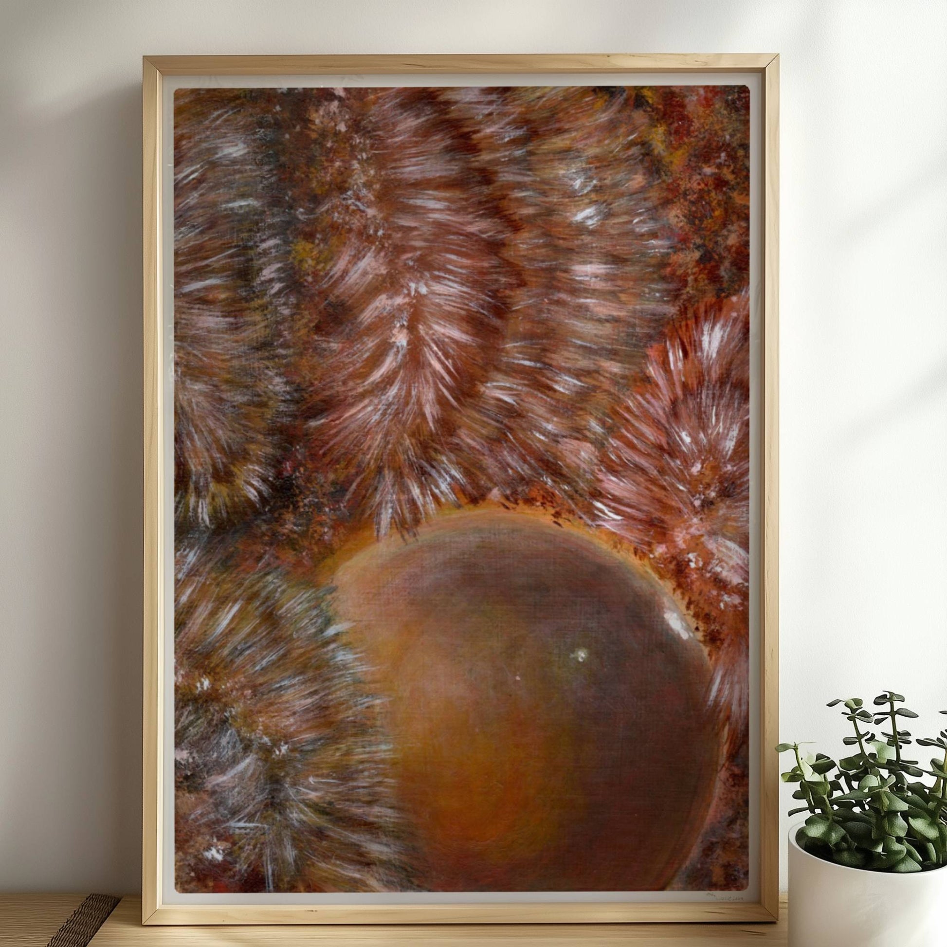 Abstrakte Darstellung von braunem Kunstfell mit dynamischer Kugelform und organischen Texturmustern.. Rahmen natur 50x70