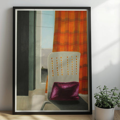 Innenraum mit Stuhl und violettem Kissen vor orange kariertem Vorhang, Blick durch Türöffnung ins Freie.. Rahmen schwarz 50x70