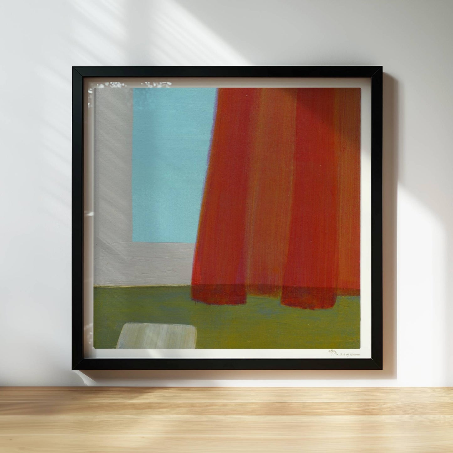 Abstrakte Komposition mit rotem Vorhang, türkisfarbener Wand und grünem Boden – minimalistische Raumdarstellung.. Rahmen schwarz 30x30