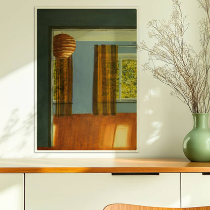 Warmer Innenraum mit Papierlaterne, gemusterten Gardinen und Sonnenlicht – Lisa's Zimmer in goldgrünem Licht.. Ohne Rahmen 50x70