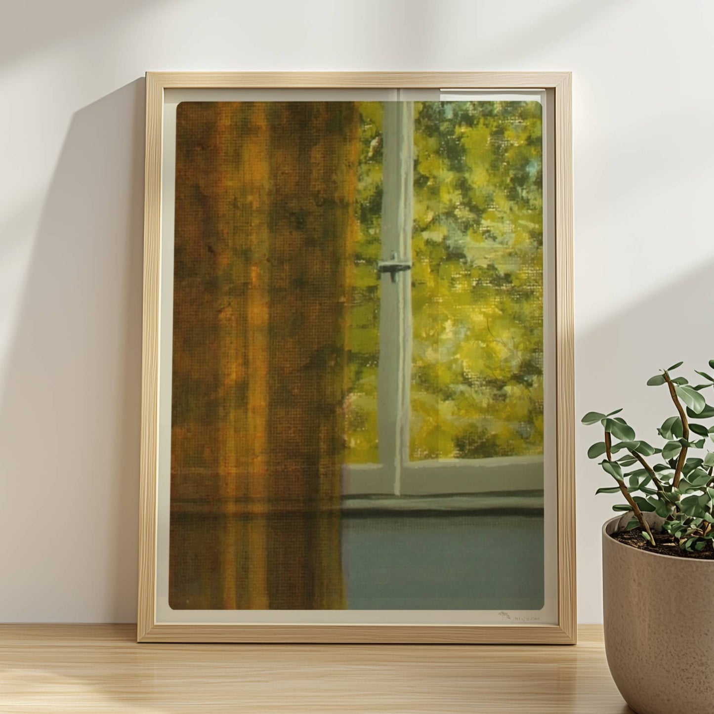 Detailansicht von goldenem Vorhang vor grünem Baum durch ein Fenster – Lichtspiel und Textur.. Rahmen natur 30x40