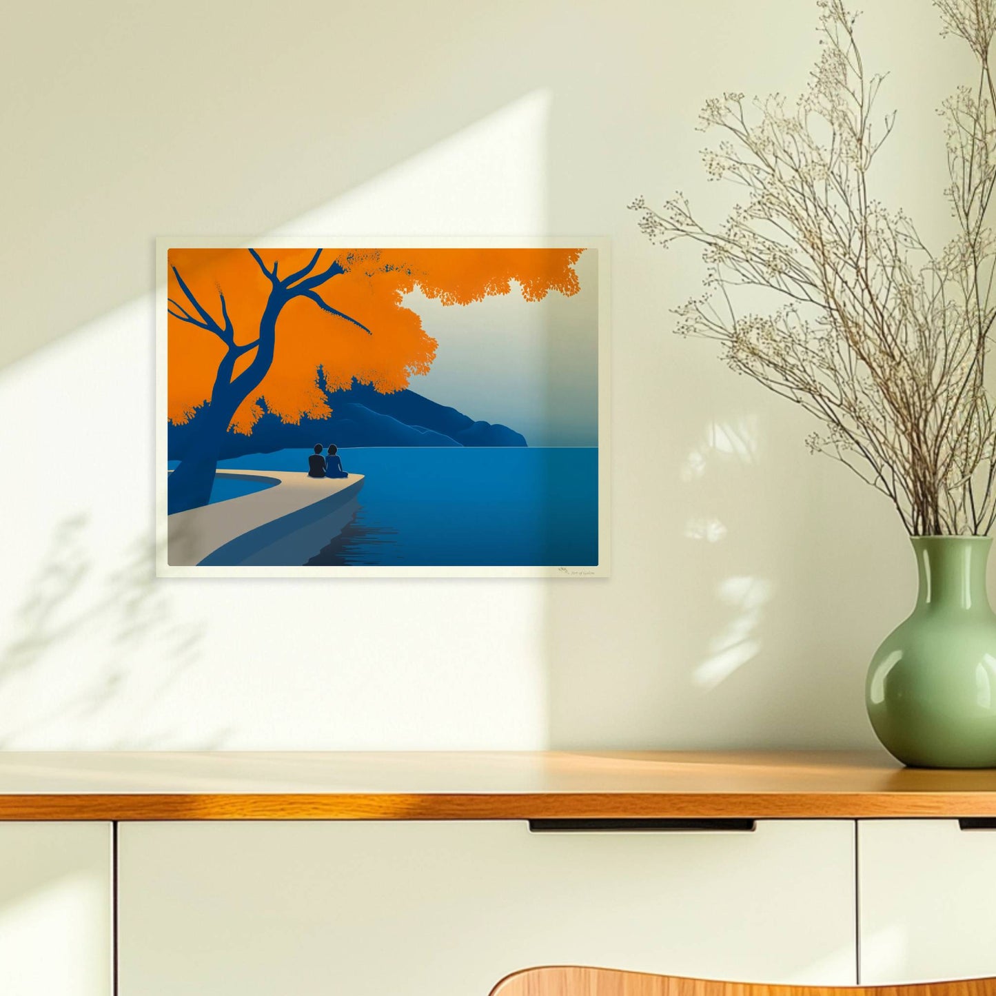 Illustration eines Paares auf einem Steg unter einem leuchtend orangefarbenen Baum an einem ruhigen Frühlingssee.. Ohne Rahmen 40x30