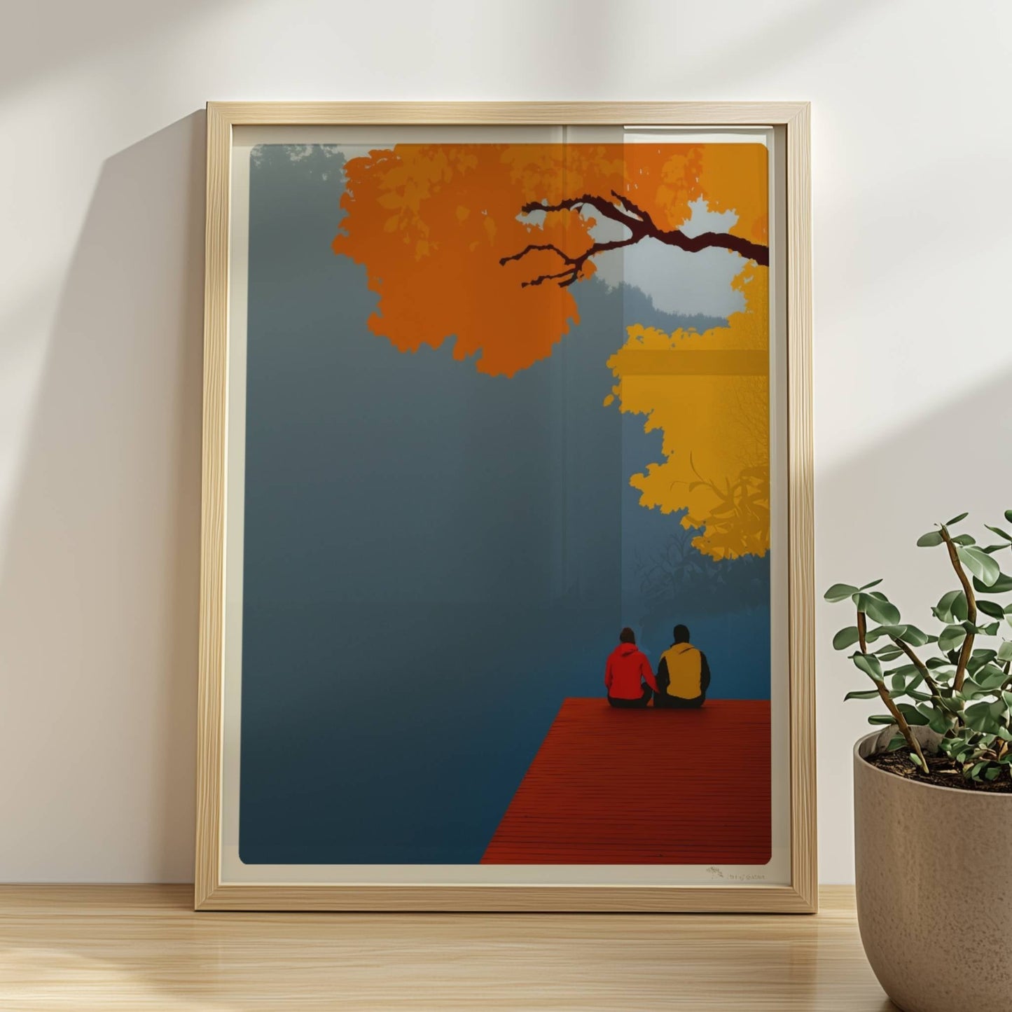 Zwei Personen sitzen auf einem roten Steg an einem nebligen See, überragt von herbstlich orange-gelben Baumkronen.. Rahmen natur 30x40
