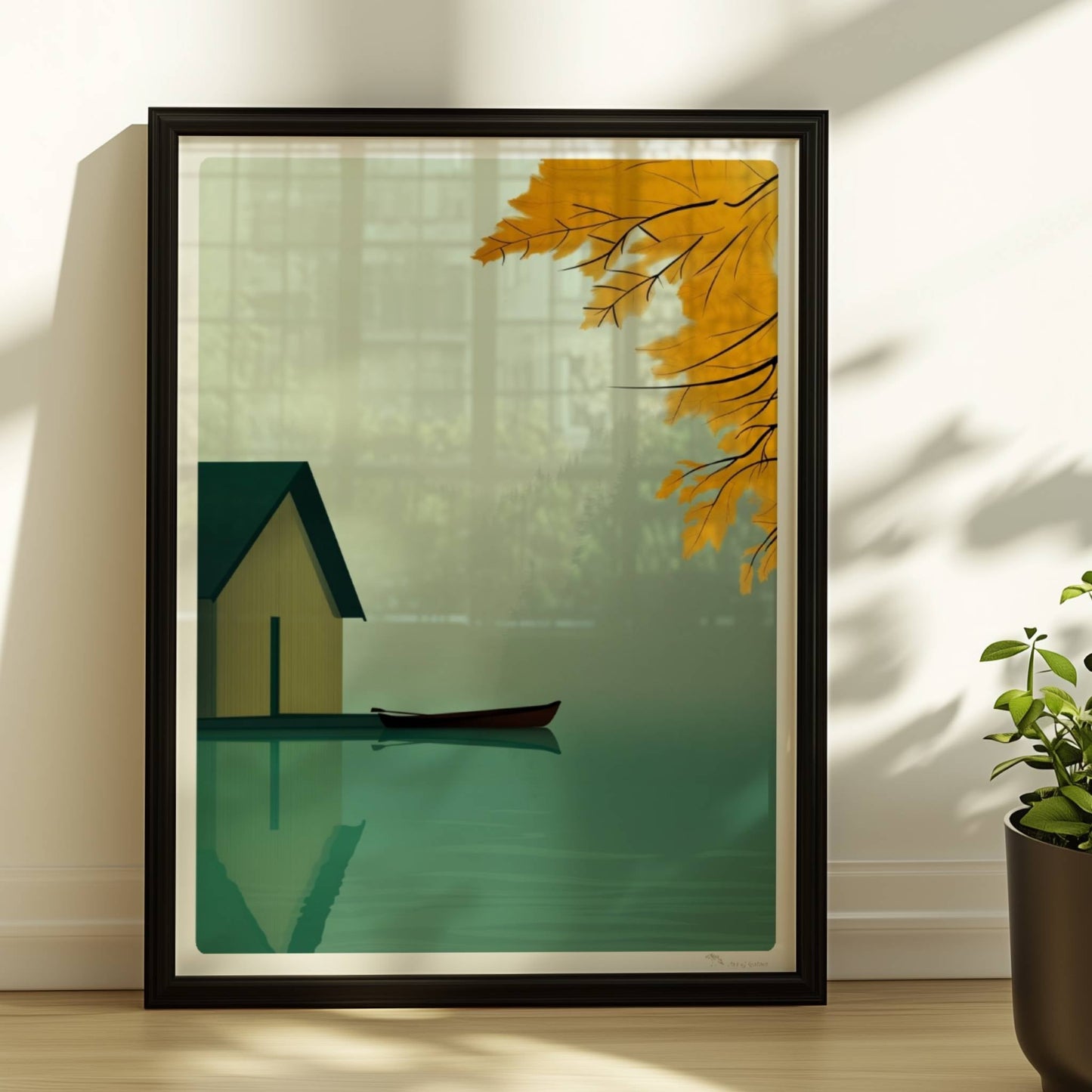 Stillleben eines Bootshauses mit Ruderboot auf einem nebligen See, eingerahmt von gelbem Herbstlaub.. Rahmen schwarz 30x40