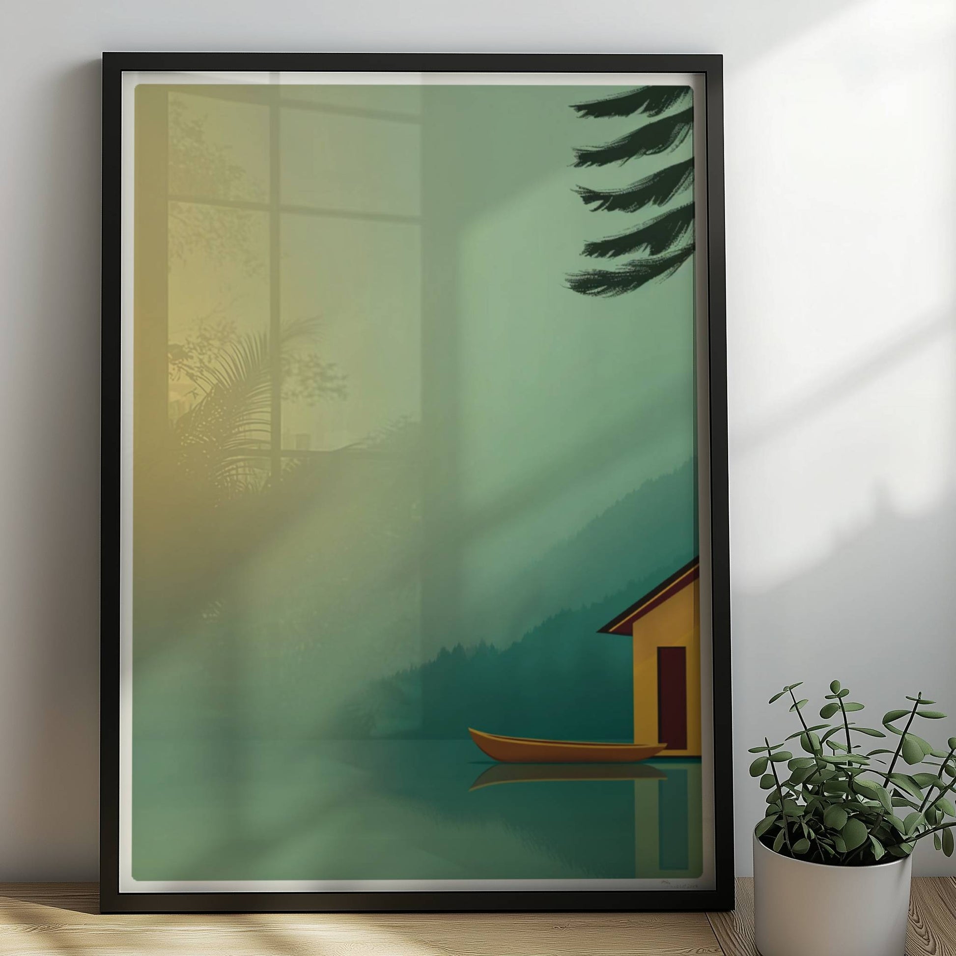 Minimalistisches Bootshaus in Gelb mit Ruderboot am ruhigen See im Morgendunst, Tannen im Hintergrund.. Rahmen schwarz 50x70