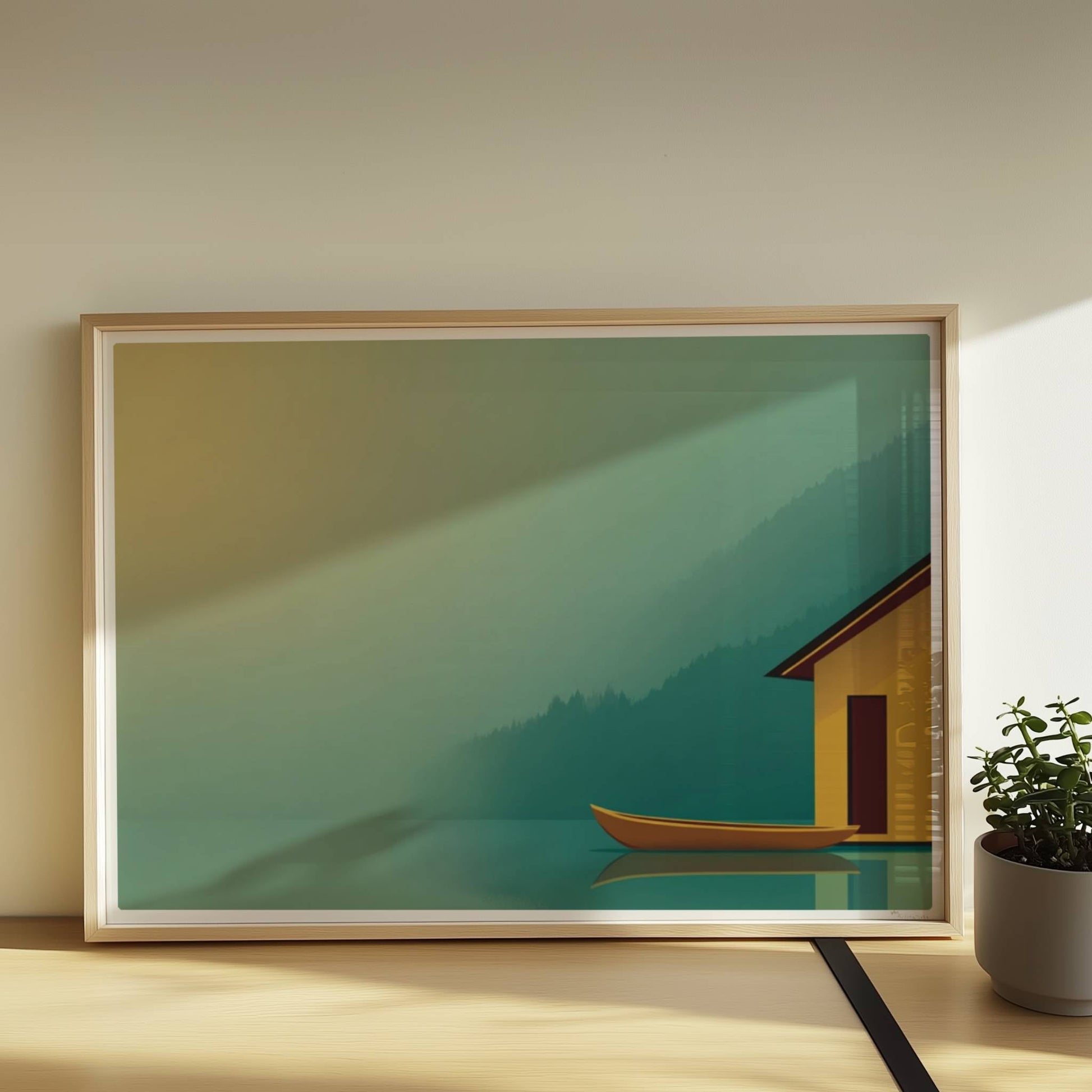 Minimalistisches Bootshaus in Gelb mit Ruderboot am ruhigen See im Morgendunst, Tannen im Hintergrund.. Rahmen natur 70x50