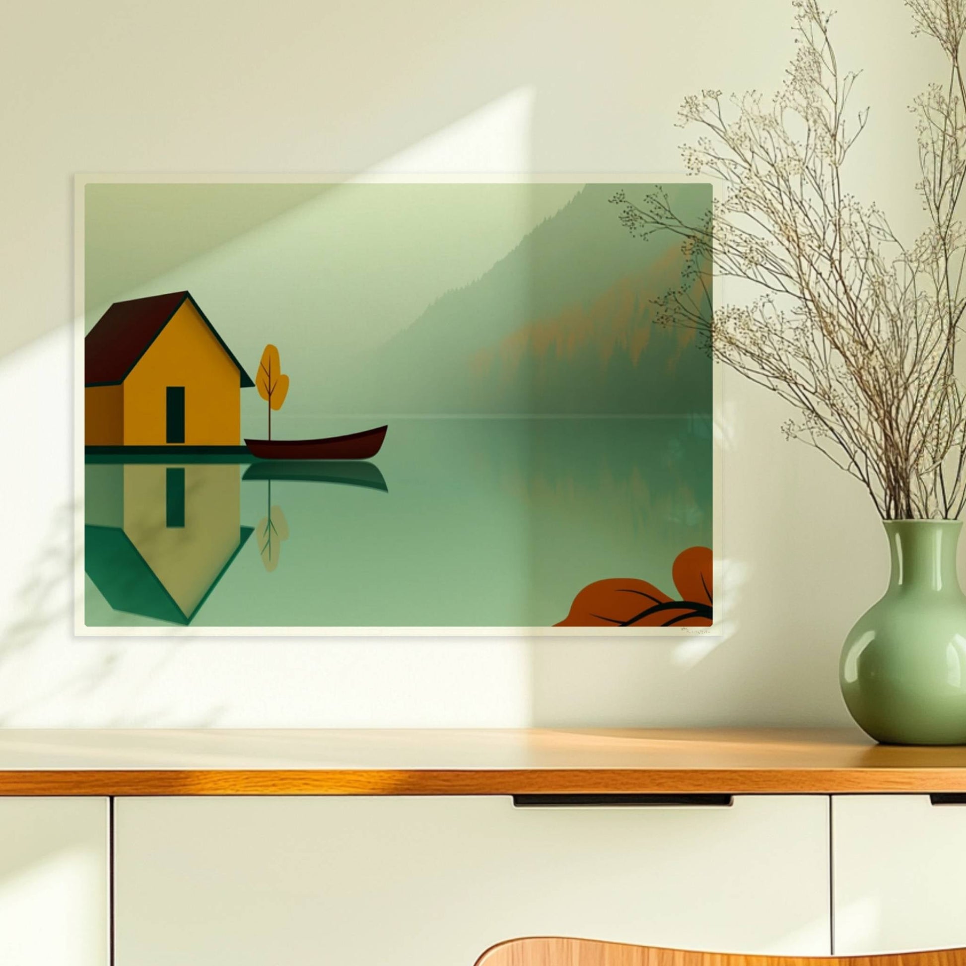 Gelbes Bootshaus mit Ruderboot auf ruhigem See im Nebel, Herbstfarben und reflektierende Wasseroberfläche.. Ohne Rahmen 70x50