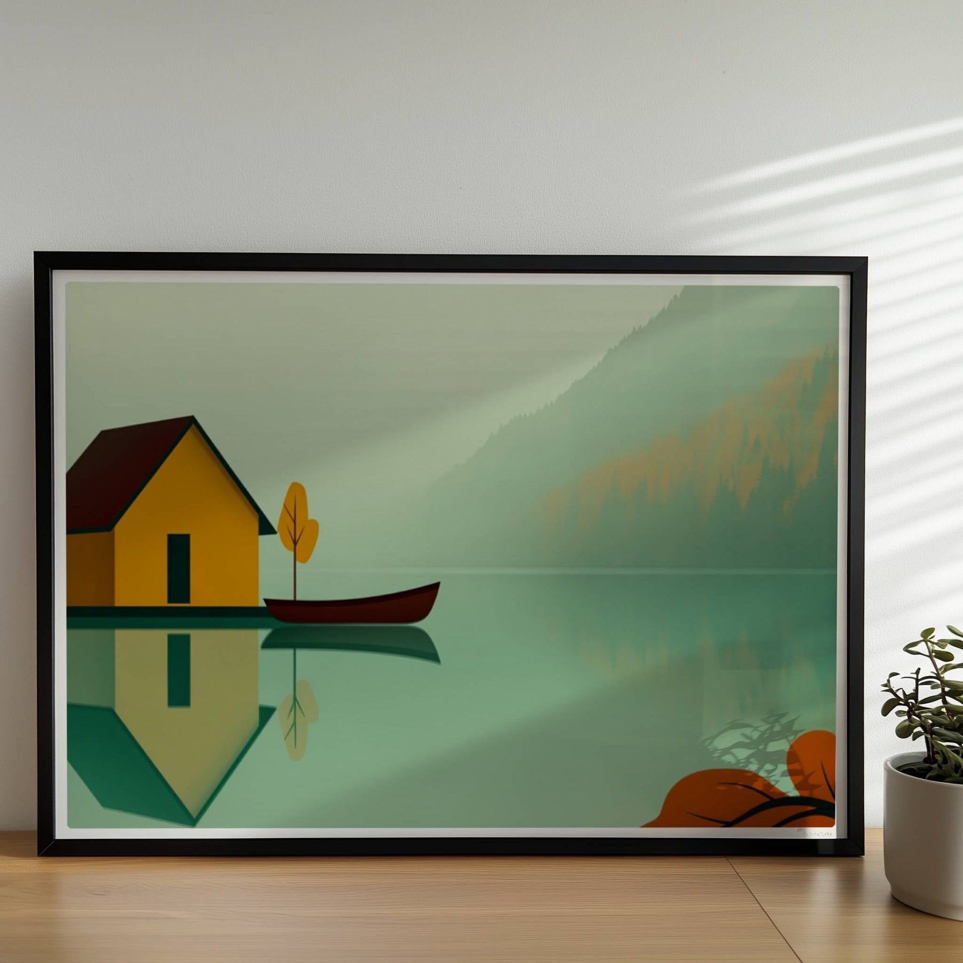 Gelbes Bootshaus mit Ruderboot auf ruhigem See im Nebel, Herbstfarben und reflektierende Wasseroberfläche.. Rahmen schwarz 70x50