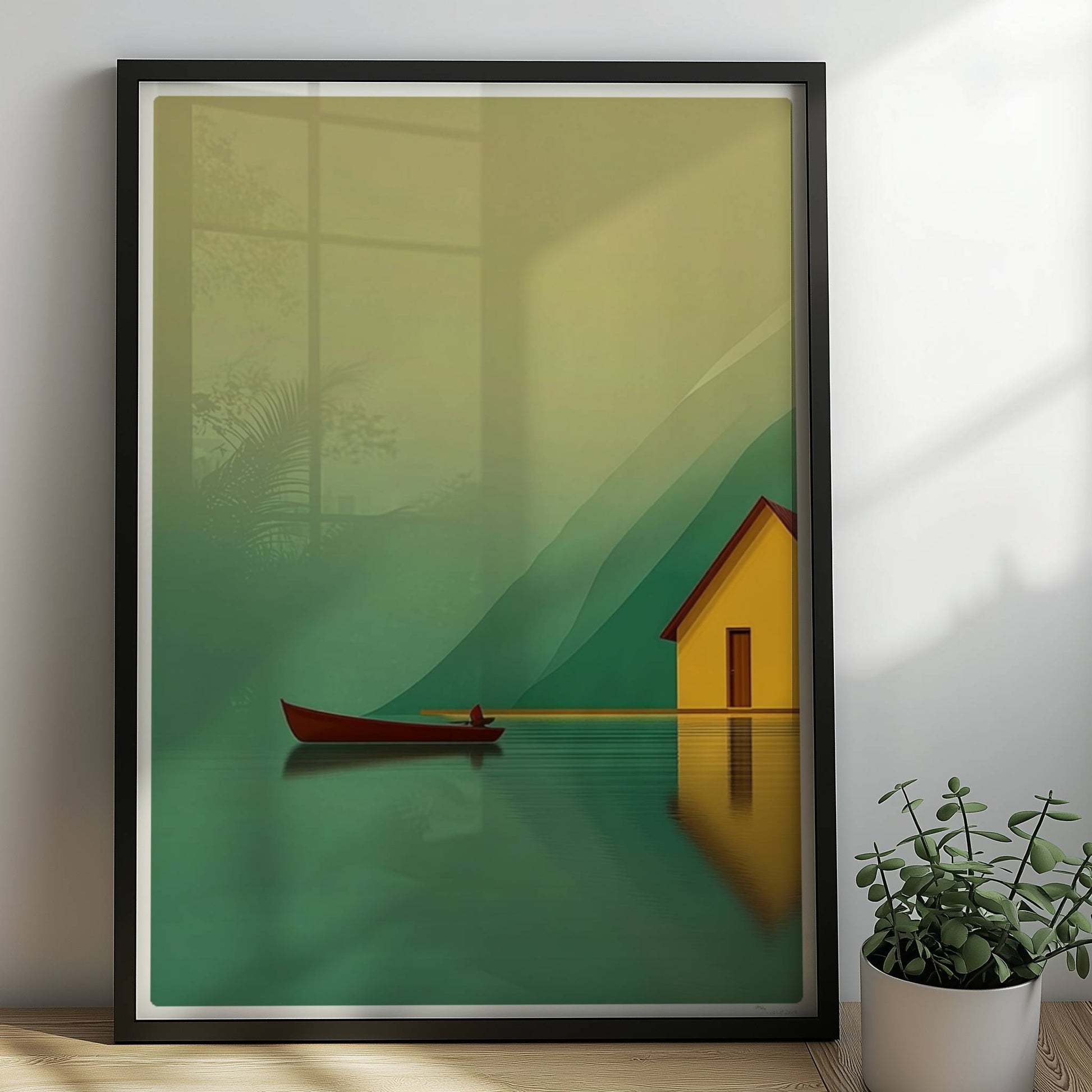 Gelbes Haus am stillen See mit kleinem Fischerboot und Spiegelung vor grünen Bergen im Morgennebel.. Rahmen schwarz 50x70
