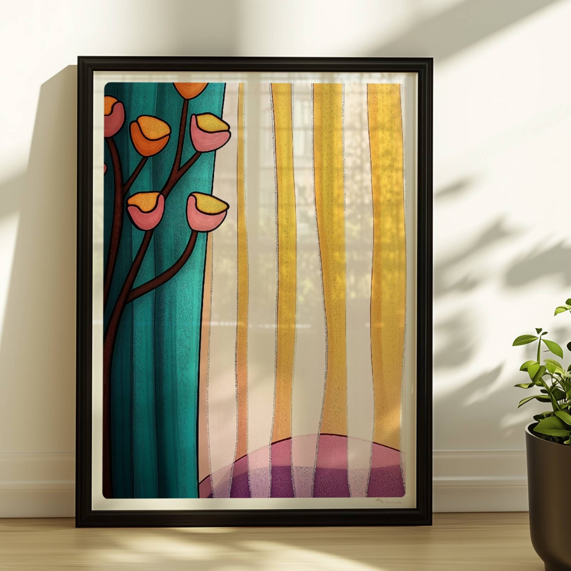 Verspielte Blumen in Gelb und Rosa vor gestreifter Gardine in Türkis und Sonnengelb, abstrakter Innenraum.. Rahmen schwarz 30x40