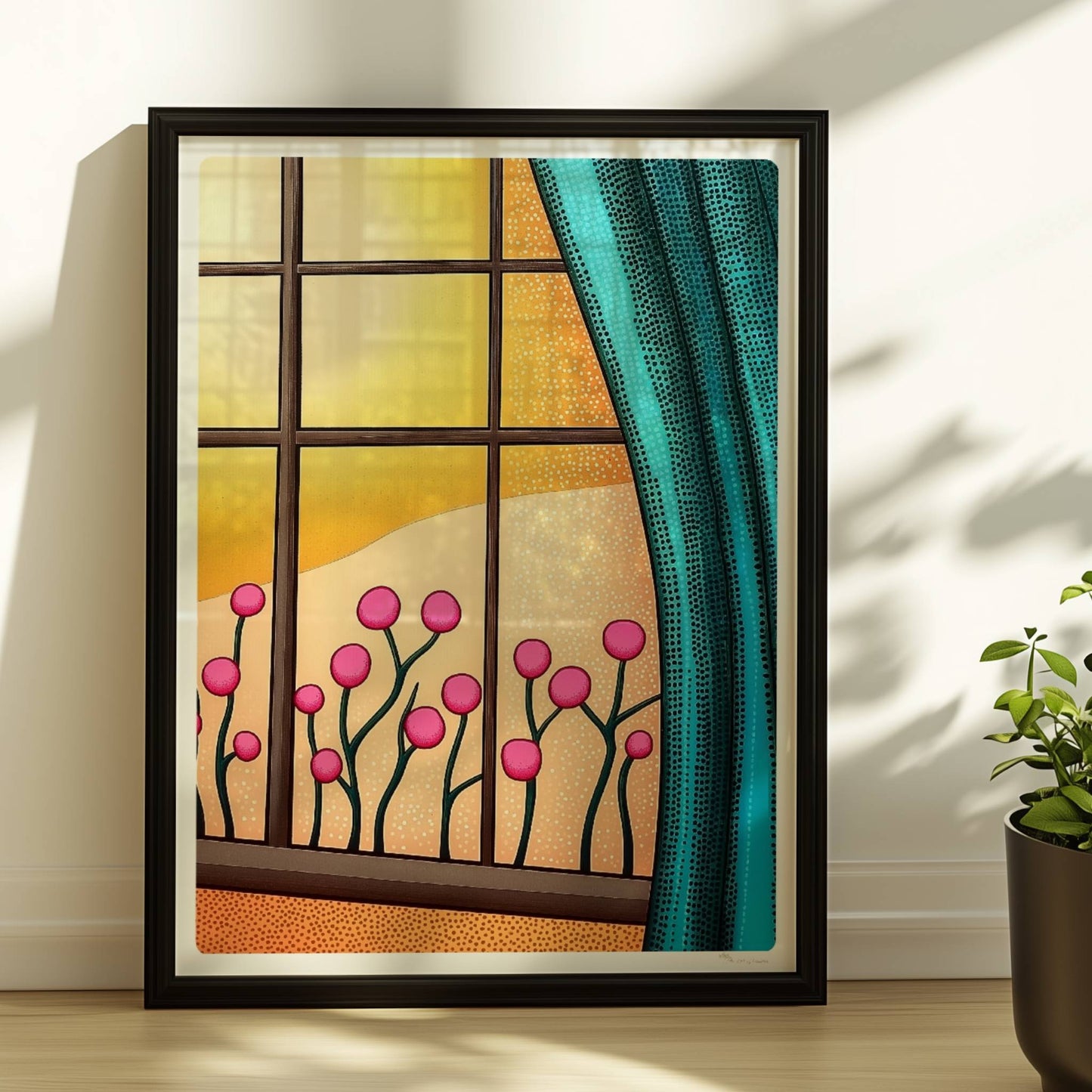 Fenster mit türkisfarbenem Vorhang, pinken Blumen und goldenem Sonnenuntergang – warme, gemütliche Stimmung.. Rahmen schwarz 30x40