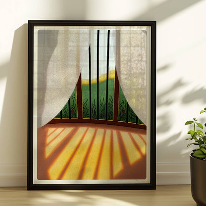 Fenster mit weißen Vorhängen, Sonnenlicht, das auf den Boden fällt, und grünem Gartenblick – friedliche Wohnraumatmosphäre.. Rahmen schwarz 30x40
