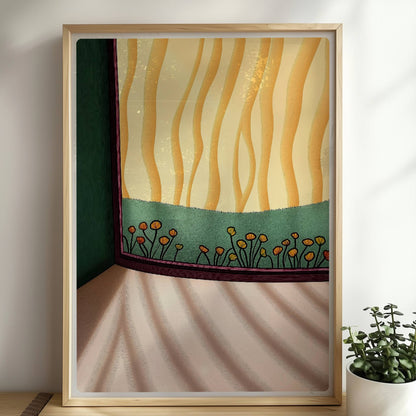 Blumenfeld vor goldenem Vorhang, Sonnenlicht wirft sanfte Schatten auf den Boden – gemütliche Wohnraumszene.. Rahmen natur 50x70