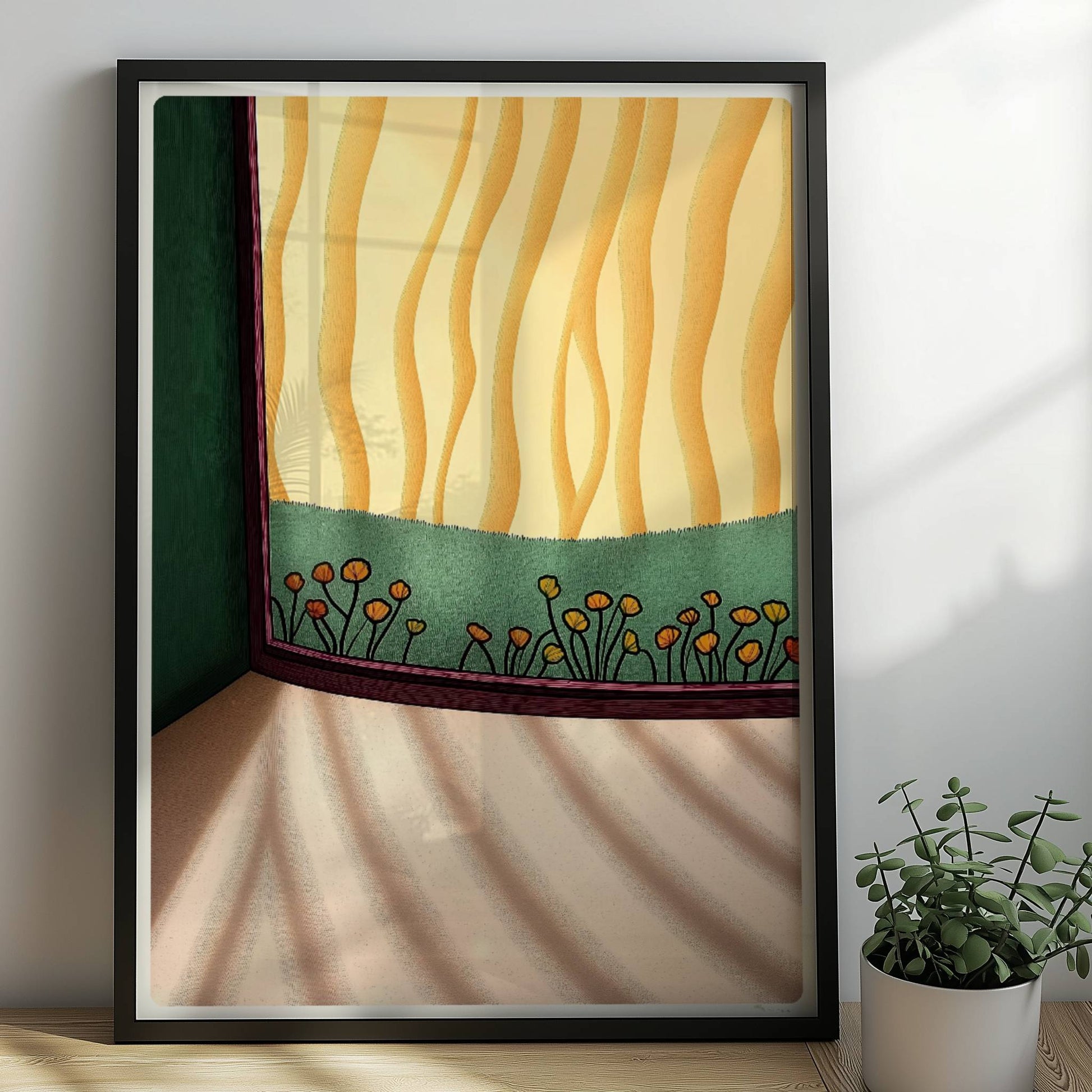 Blumenfeld vor goldenem Vorhang, Sonnenlicht wirft sanfte Schatten auf den Boden – gemütliche Wohnraumszene.. Rahmen schwarz 50x70