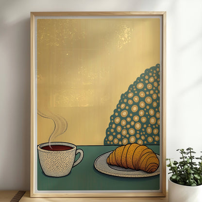 Frühstück mit dampfender Kaffeetasse und frischem Croissant auf Teller vor gelbem Hintergrund mit dekorativem Muster.. Rahmen natur 50x70