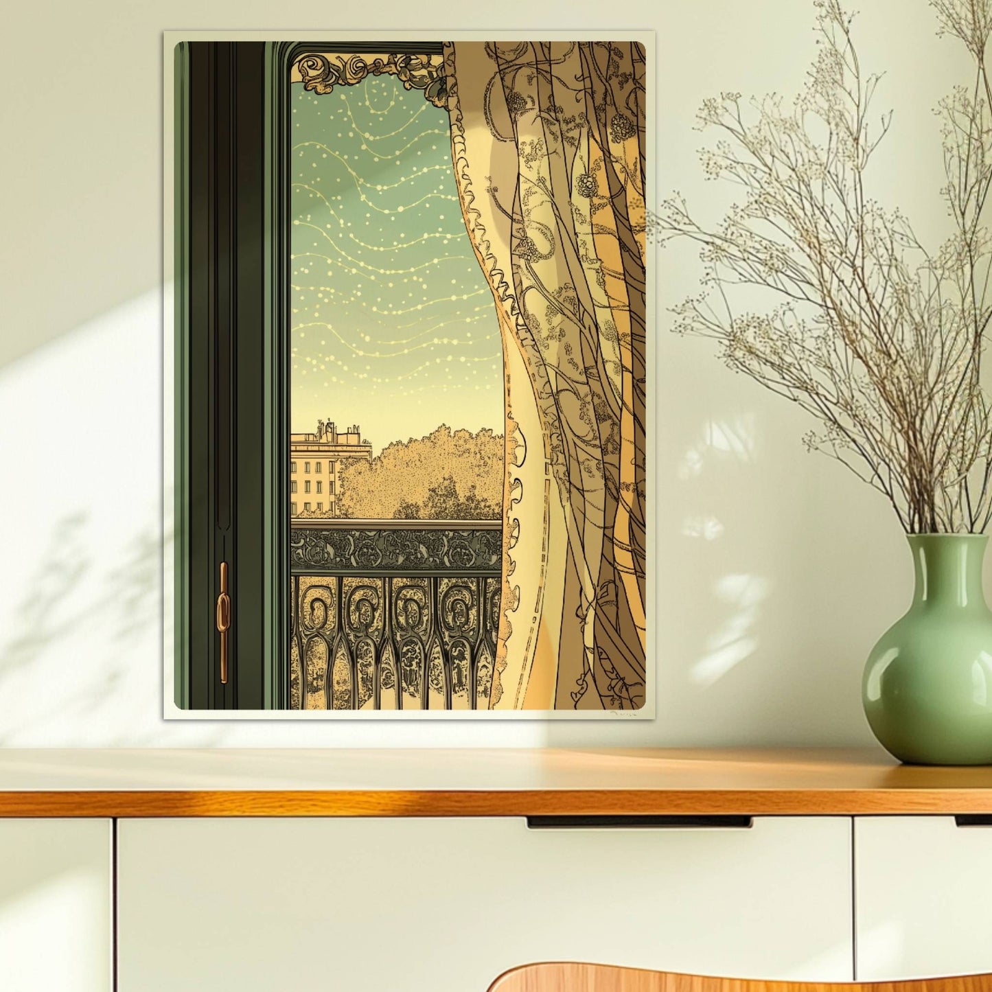 Verziertes Fenster mit halbtransparenter Gardine, Blick auf Balkon und Stadt im Jugendstil.. Ohne Rahmen 50x70