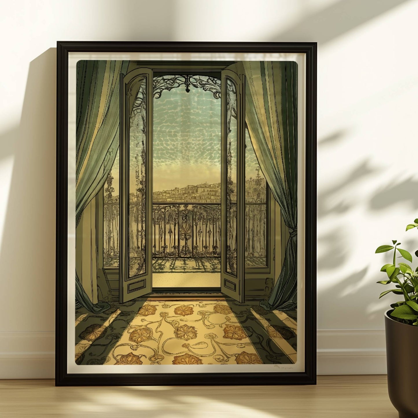 Offenes Jugendstil-Balkonfenster mit weichen Vorhängen, Sonnenlicht auf floralem Teppich und Stadtblick – eleganter Fensterblick im Interieur.. Rahmen schwarz 30x40