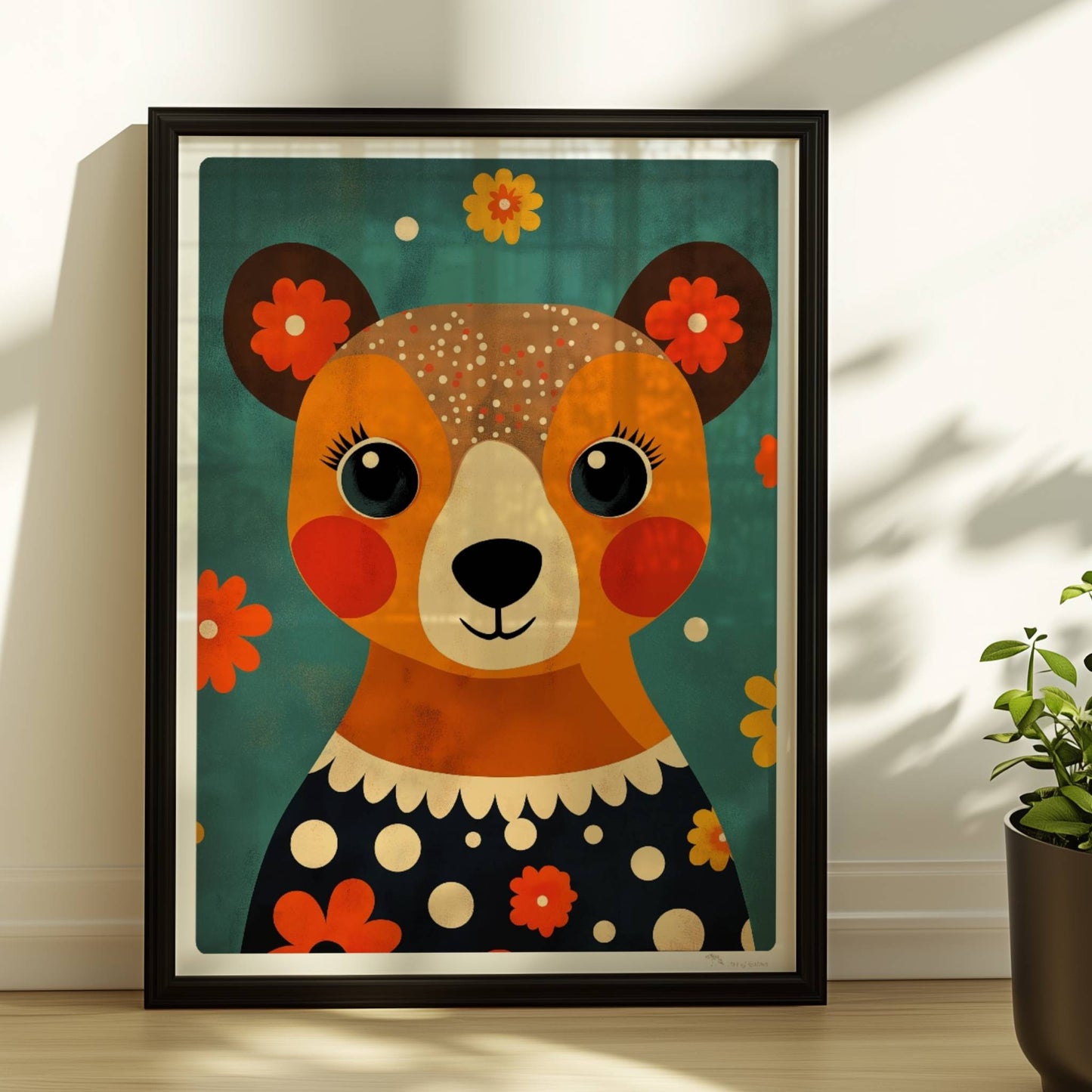 Niedlicher Bär im Retro-Blumenmuster, verspieltes Tierportrait mit großen Augen und bunten Details.. Rahmen schwarz 30x40