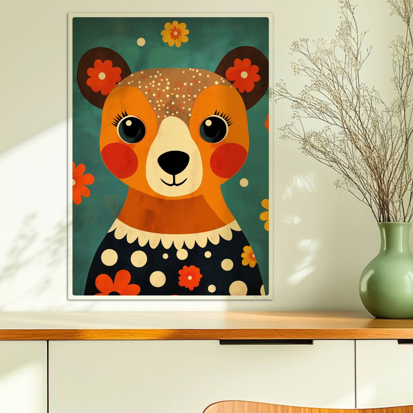 Niedlicher Bär im Retro-Blumenmuster, verspieltes Tierportrait mit großen Augen und bunten Details.. Ohne Rahmen 50x70