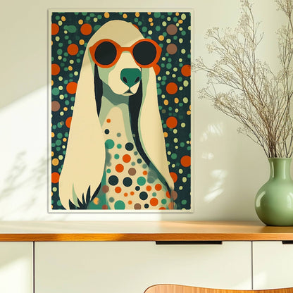 Langhaariger Hund mit Sonnenbrille und buntem Punktmuster, stilvolle Hundeillustration.. Ohne Rahmen 50x70