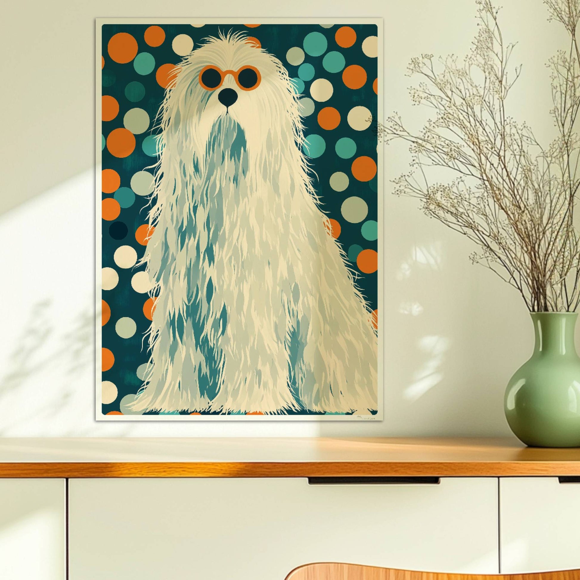 Langhaariger weißer Hund mit Sonnenbrille und buntem Punktmuster im Hintergrund, witziges Hundeillustration Poster.. Ohne Rahmen 50x70